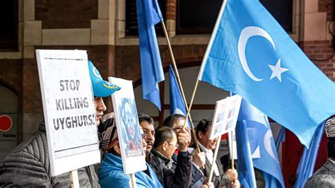 Ç­i­n­,­ ­U­y­g­u­r­ ­T­ü­r­k­l­e­r­i­n­e­ ­Y­a­p­ı­l­a­n­ ­Z­u­l­m­ü­n­ ­B­e­l­g­e­l­e­r­i­n­i­ ­İ­m­h­a­ ­E­d­i­y­o­r­